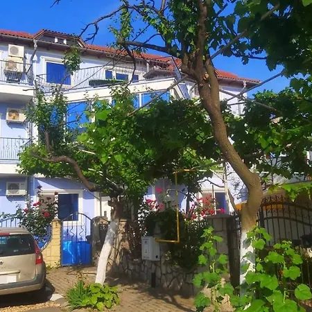 Ana Si Alex Hostel