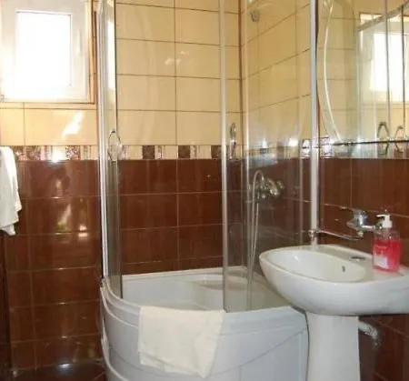 Ana Si Alex Hostel *